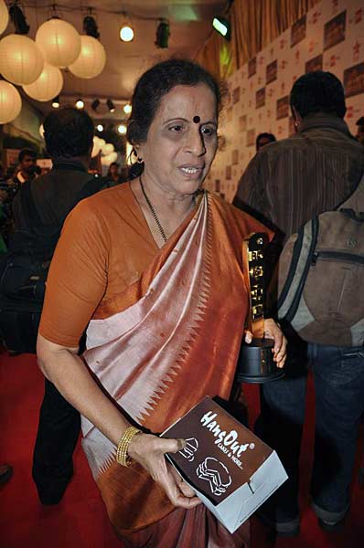 बिग टेलीविजन अवार्ड समारोह में सितारे । सितारों की मस्‍ती