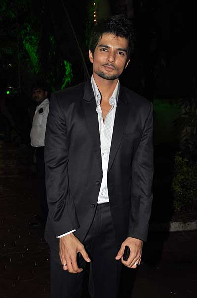 बिग टेलीविजन अवार्ड समारोह में सितारे । सितारों की मस्‍ती