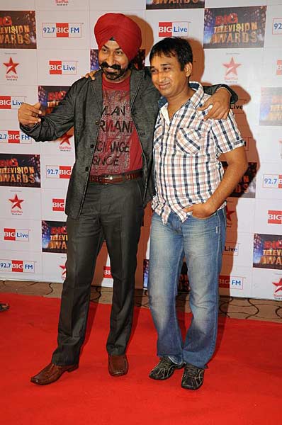 बिग टेलीविजन अवार्ड समारोह में सितारे । सितारों की मस्‍ती