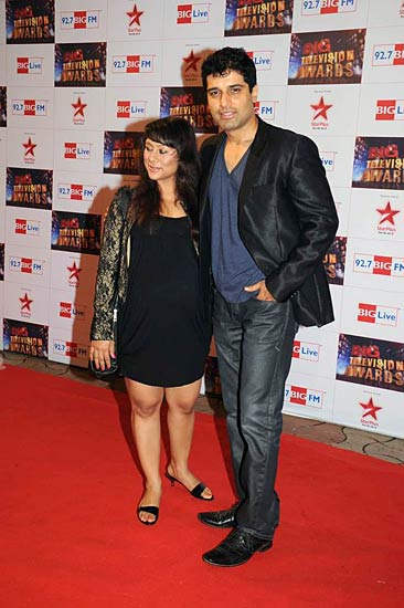 बिग टेलीविजन अवार्ड समारोह में सितारे । सितारों की मस्‍ती