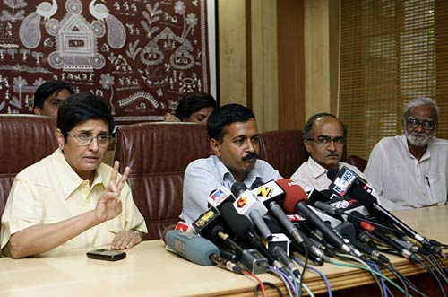 7 जून 2011: तस्‍वीरों में दिनभर की बड़ी खबरें