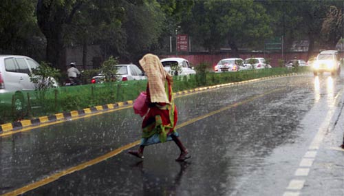 दिल्‍ली में झमाझम बारिश से मौसम सुहाना