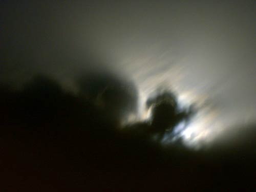 तस्‍वीरों में देखें सदी का सबसे लंबा चंद्रग्रहण...|  वीडियो