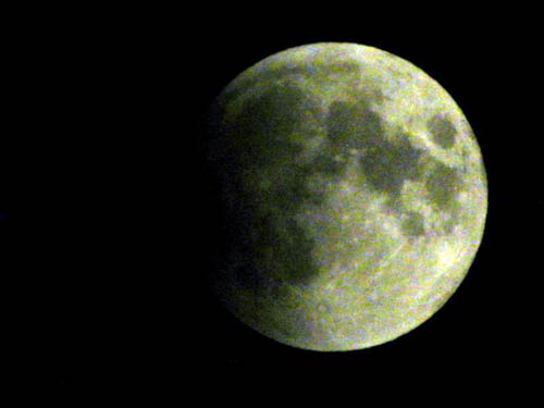 तस्‍वीरों में देखें सदी का सबसे लंबा चंद्रग्रहण...|  वीडियो