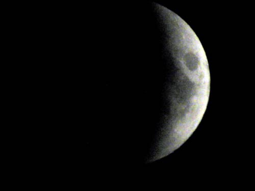 तस्‍वीरों में देखें सदी का सबसे लंबा चंद्रग्रहण...|  वीडियो