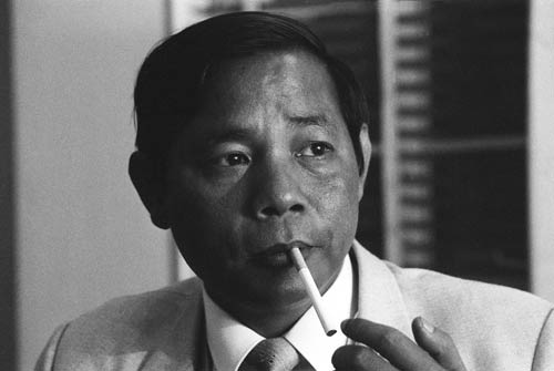 हर फिक्र को धुएं में उड़ाता चला गया...| ग्लैमर का तड़का