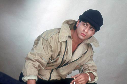 हर फिक्र को धुएं में उड़ाता चला गया...| ग्लैमर का तड़का