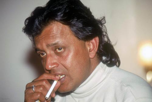 हर फिक्र को धुएं में उड़ाता चला गया...| ग्लैमर का तड़का