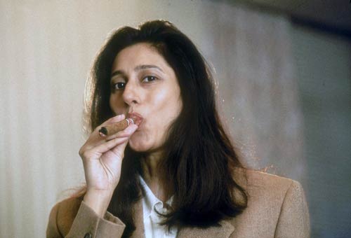 हर फिक्र को धुएं में उड़ाता चला गया...| ग्लैमर का तड़का