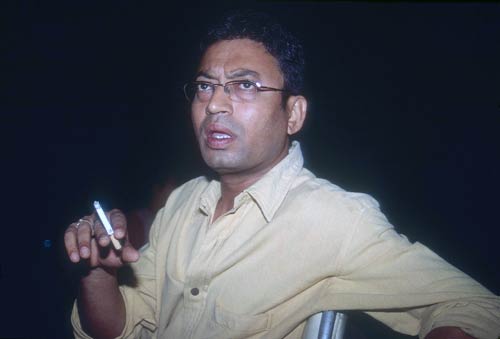 हर फिक्र को धुएं में उड़ाता चला गया...| ग्लैमर का तड़का