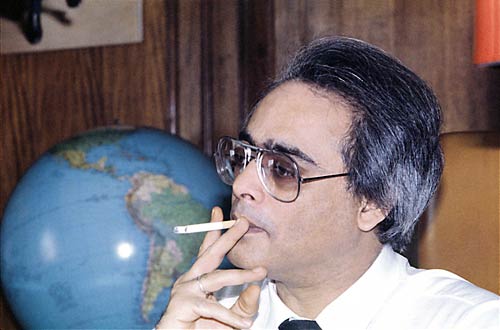 हर फिक्र को धुएं में उड़ाता चला गया...| ग्लैमर का तड़का