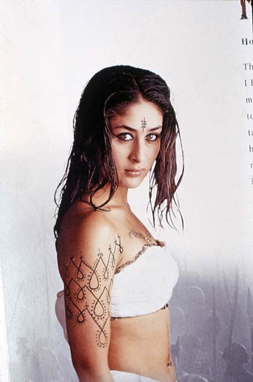 गहराता आकर्षण नाभि का  | 'सविता भाभी' के जलवे 