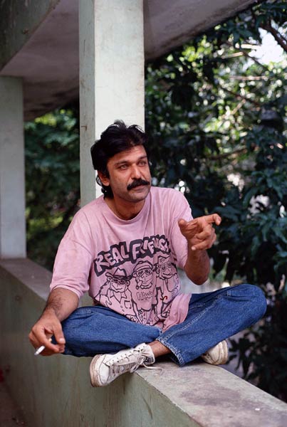 हर फिक्र को धुएं में उड़ाता चला गया...| ग्लैमर का तड़का