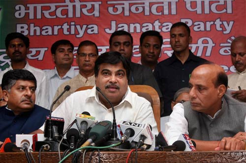 कार्रवाई के बाद किसने किया रामदेव का समर्थन