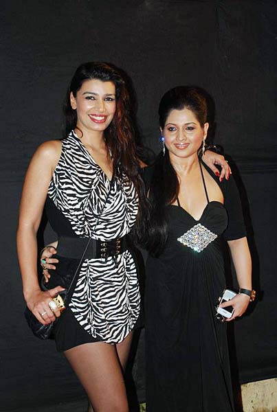 सितारों से रोशन गोल्‍ड अवार्ड समारोह...। सितारों की मस्‍ती