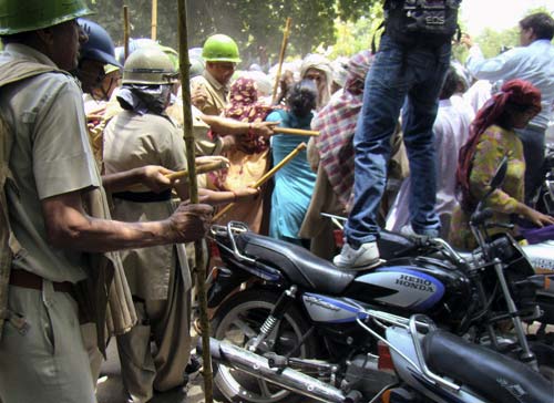 13 जून 2011: तस्‍वीरों में देखें दिनभर की बड़ी खबरें