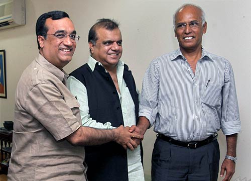 11 जून 2011: तस्‍वीरों में दिनभर की बड़ी खबरें