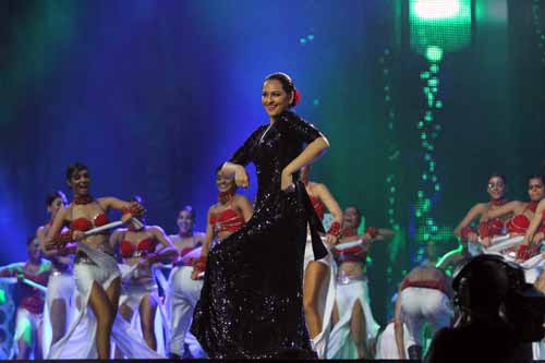 आईफा समारोह में सितारों की मस्‍ती । सितारों का जमघट