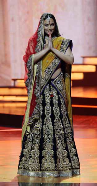 आईफा समारोह में सितारों की मस्‍ती । सितारों का जमघट