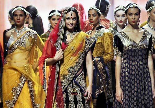 आईफा समारोह में सितारों की मस्‍ती । सितारों का जमघट