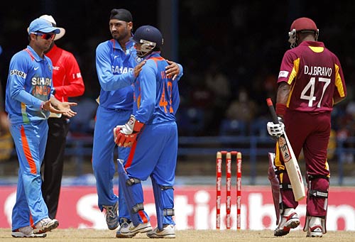 टीम इंडिया ने पहला वनडे 4 विकेट से जीता