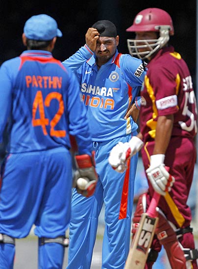 टीम इंडिया ने पहला वनडे 4 विकेट से जीता