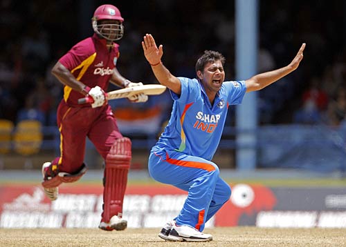 टीम इंडिया ने पहला वनडे 4 विकेट से जीता