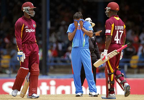 टीम इंडिया ने पहला वनडे 4 विकेट से जीता