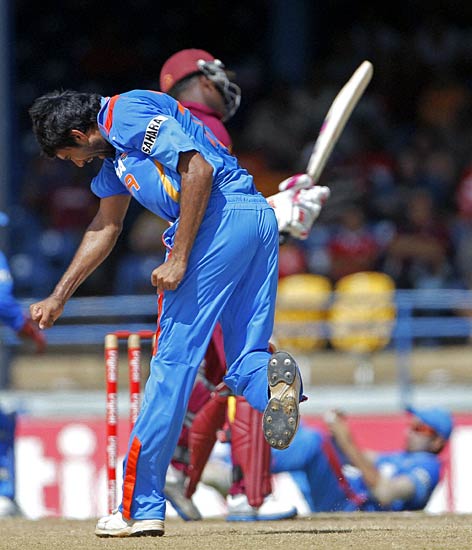 टीम इंडिया ने पहला वनडे 4 विकेट से जीता