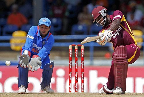 टीम इंडिया ने पहला वनडे 4 विकेट से जीता