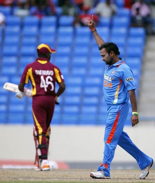 वेस्टइंडीज ने भारत को 103 रनों से हराया । पढ़ें