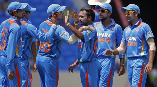 वेस्टइंडीज ने भारत को 103 रनों से हराया । पढ़ें