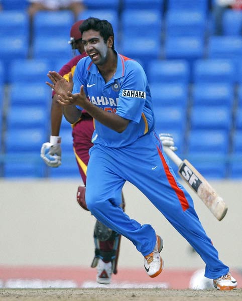 वेस्टइंडीज ने भारत को 103 रनों से हराया । पढ़ें