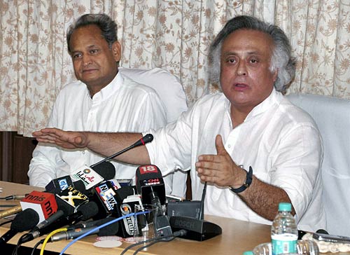 24 जून 2011: तस्‍वीरों में देखें दिनभर की बड़ी खबरें