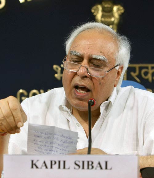 4 जून 2011: तस्‍वीरों में देखें दिनभर की बड़ी खबरें