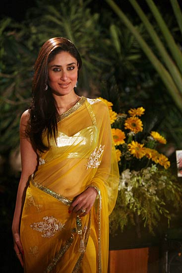 गहराता आकर्षण नाभि का  | 'सविता भाभी' के जलवे 