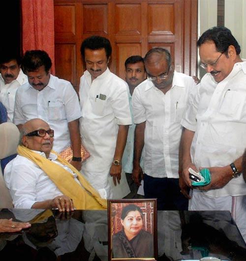 3 जून 2011: तस्‍वीरों में देखें दिनभर की बड़ी खबरें