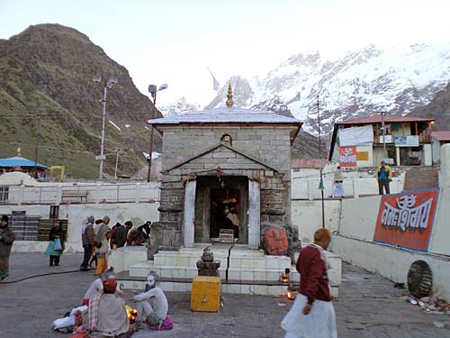 स्‍वर्ग के द्वार खोलते बद्रीनाथ-केदारनाथ | देखें दार्जीलिंग