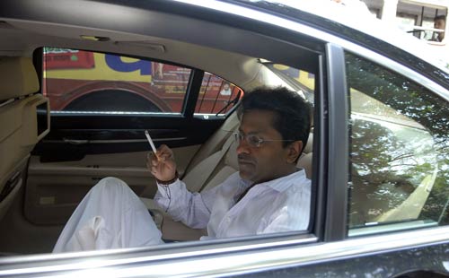 हर फिक्र को धुएं में उड़ाता चला गया...| ग्लैमर का तड़का