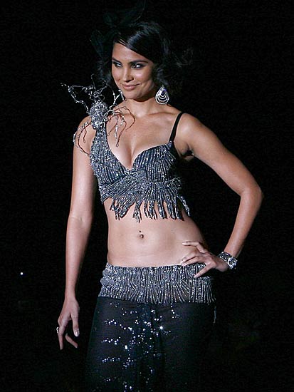 गहराता आकर्षण नाभि का  | 'सविता भाभी' के जलवे 