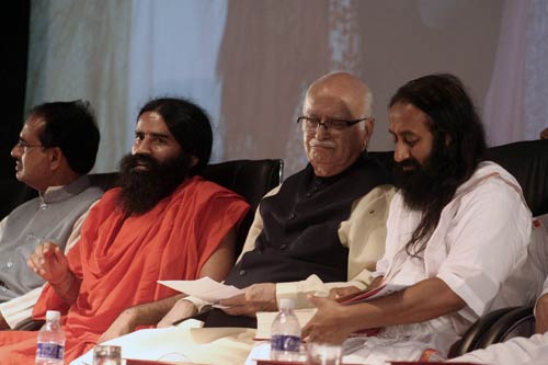 तस्‍वीरों में बाबा रामदेव की जिंदगी । पार्टी नहीं बनाऊंगा