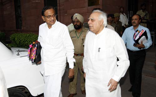 15 जून 2011: तस्‍वीरों में देखें दिनभर की बड़ी खबरें