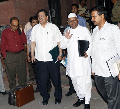 15 जून 2011: तस्‍वीरों में देखें दिनभर की बड़ी खबरें