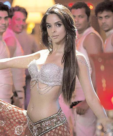 गहराता आकर्षण नाभि का  | 'सविता भाभी' के जलवे 