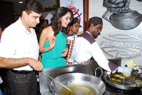 'जलेबी मल्लिका बाई' ने बनाई जलेबी |  मल्लिका की न्‍यूड...