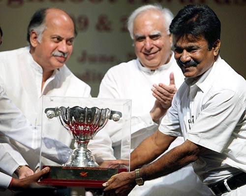 27 जून 2011: तस्‍वीरों में देखें दिनभर की बड़ी खबरें