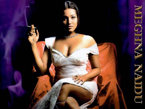 हर फिक्र को धुएं में उड़ाता चला गया...| ग्लैमर का तड़का