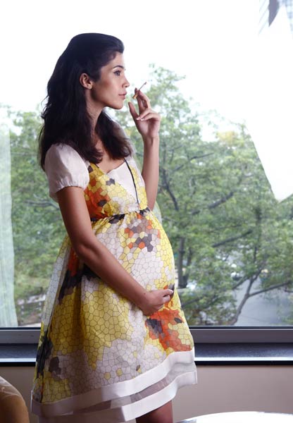 हर फिक्र को धुएं में उड़ाता चला गया...| ग्लैमर का तड़का