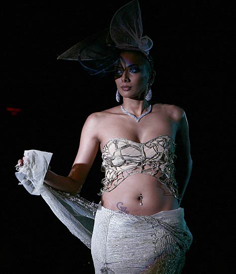 गहराता आकर्षण नाभि का  | 'सविता भाभी' के जलवे 