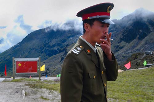 हर फिक्र को धुएं में उड़ाता चला गया...| ग्लैमर का तड़का